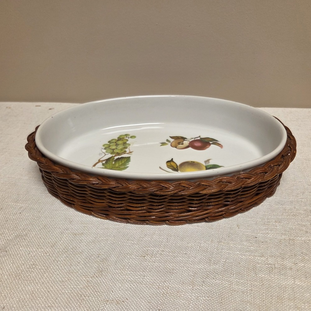 Cordon Bleu BIA Oval Casserole Dish White Porcelain w/Fruit in fitting basket 13